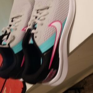 Nike star runner size 5y